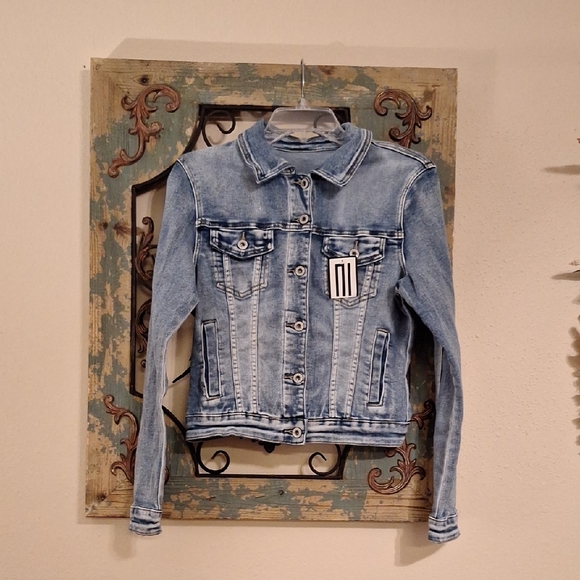 Edgy Denim Jacket with Skull Design On back. NWT Size Small - Picture 4 of 10